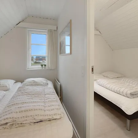 Cozy In Romo With Access To Public Pool